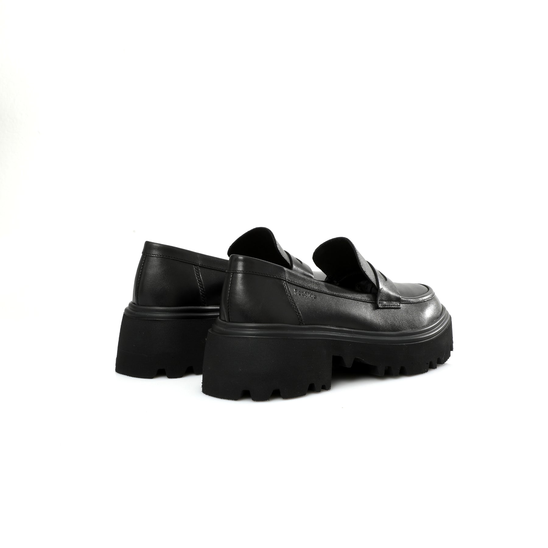 Mocassin {𝐂𝐔𝐈𝐑} M.B P25-401