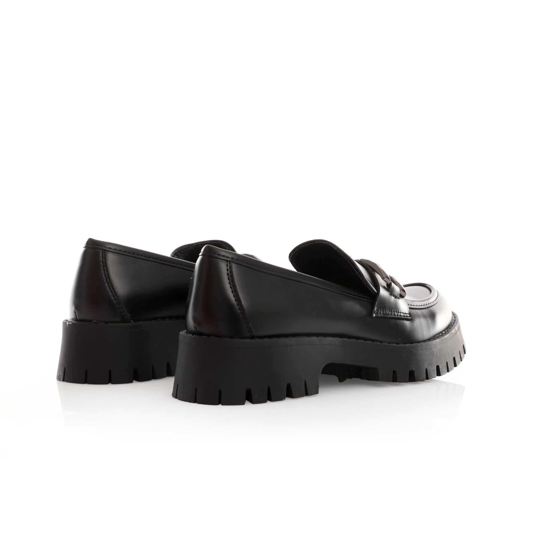 Mocassin avec accessoire métallique H25-S16711