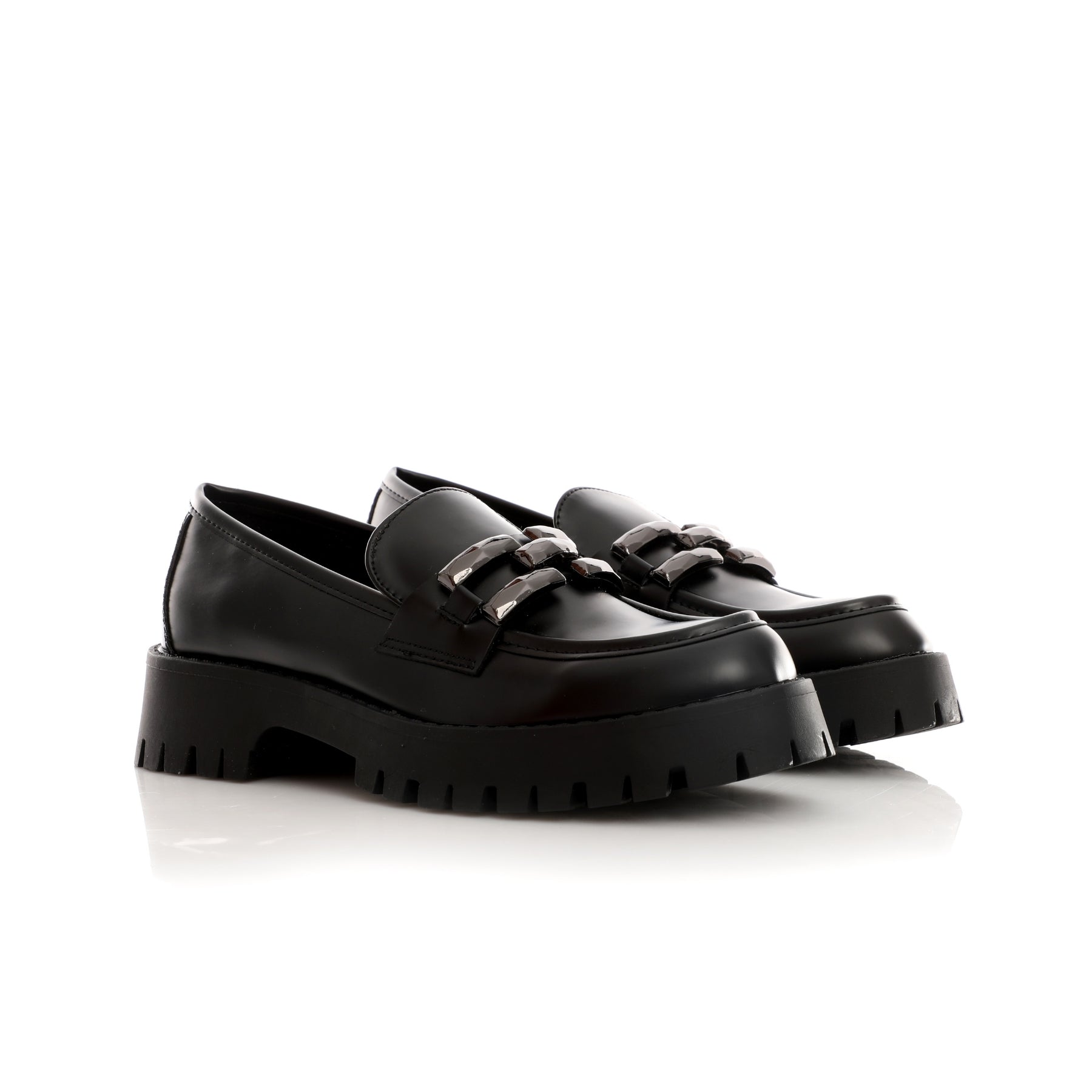 Mocassin avec accessoire métallique H25-S16711