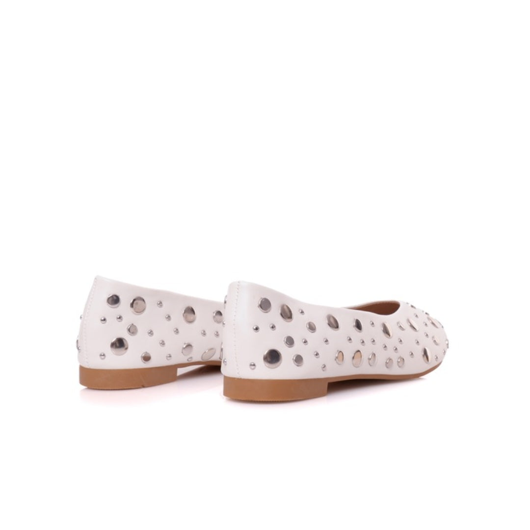 Ballerines avec des clous P26-F676