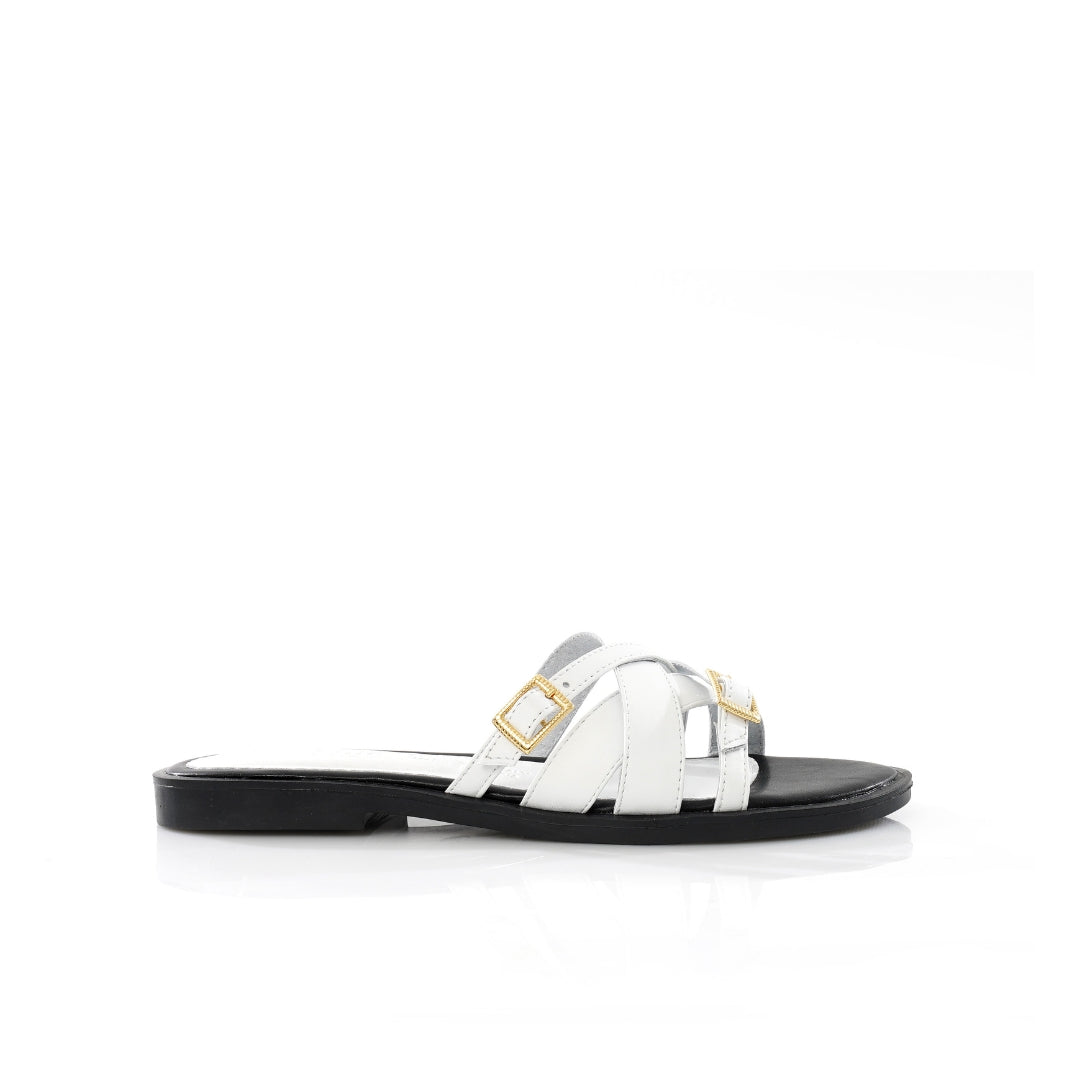 Claquette Cuir Plate  avec Boucles Dorées  E25-068